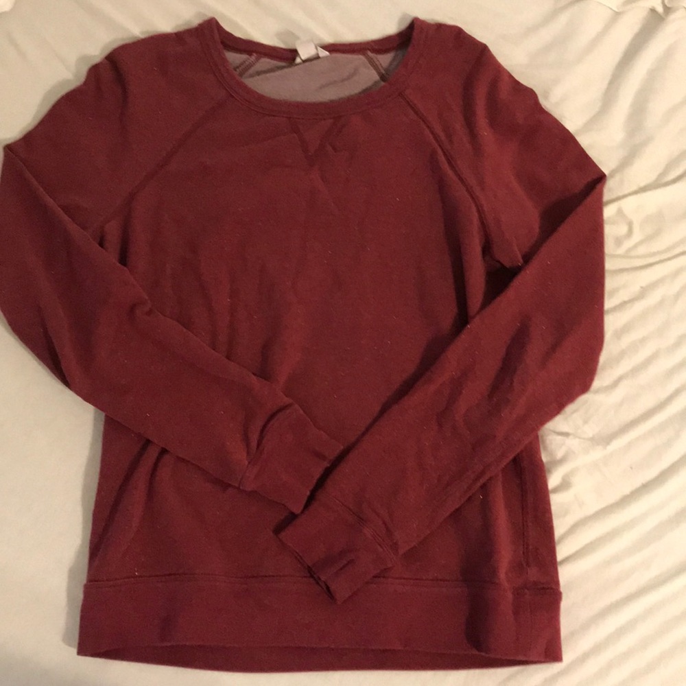 Red Fossil sweatshirt w/ subtle gold embroidery